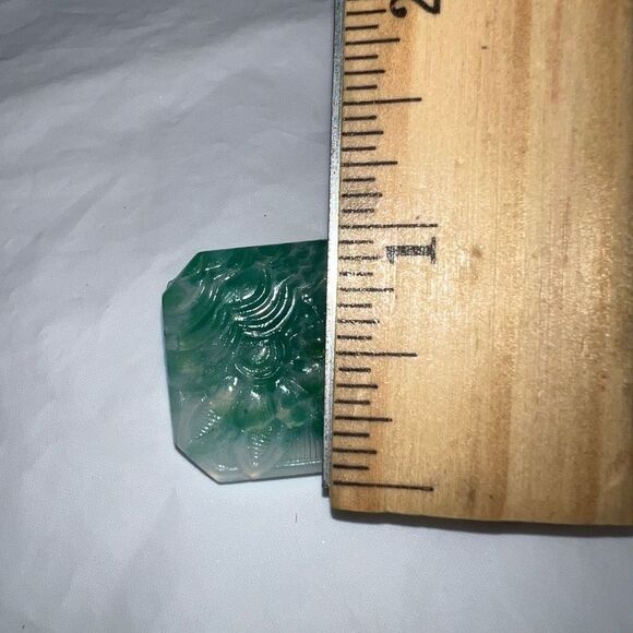 Vintage Art Deco Styling Carved Jadeite Brooch - Picture 6 of 8